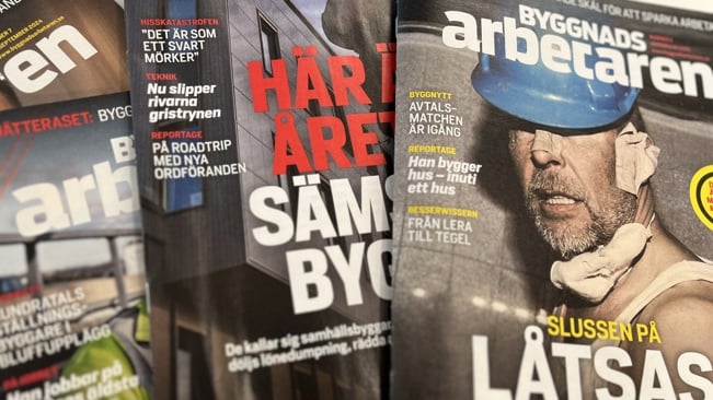 Flera omslag av tidningen Byggnadsarbetaren