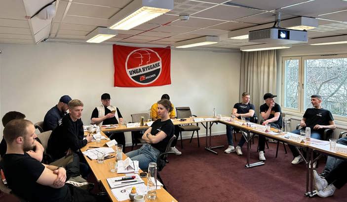 Bild på medlemmar i Unga Byggare.