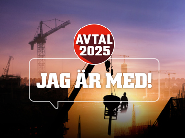 Byggnadsarbetare på en behållare för cement med silhuetter av hus och byggkranar i gryningsljus